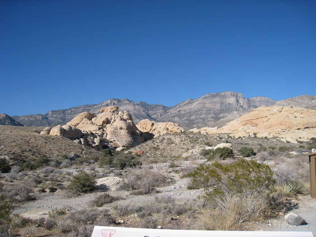 Las Vegas 2010 - Red Rock 0601.JPG - The 2010 Las Vegas Fire - Ice and Sweat Tour. Half Marathon, Red Rock Canyon, Casinos, Valley of Fire.... and buffets!